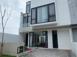 4 Kamar Vila for sale in Wiyung, East Jawa, Wiyung