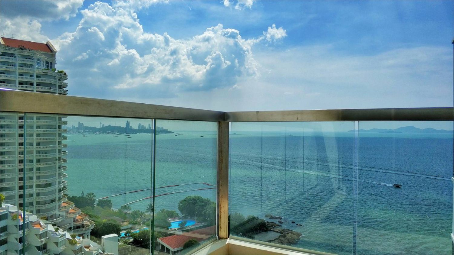 2 Bedroom Apartment For Rent At The Palm Wongamat Beach
