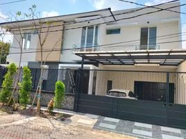 4 Bedroom House for sale in East Jawa, Lakarsantri, Surabaya, East Jawa