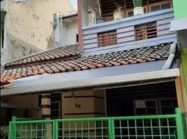 5 Bedroom House for sale in Jambangan, Surabaya, Jambangan