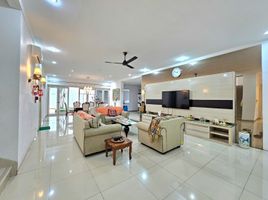 5 Bedroom House for sale in Cipondoh, Tangerang, Cipondoh