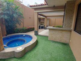 4 Habitación Villa en alquiler en Ecuador, Guayaquil, Guayaquil, Guayas, Ecuador