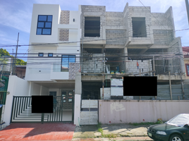 5 Habitación Adosado en venta en Las Pinas City, Southern District, Las Pinas City