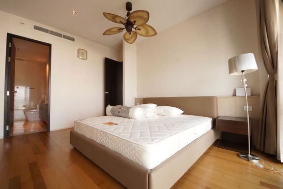 3 Bedrooms Condo for sale In The Madison Khlong Tan Nuea Bangkok