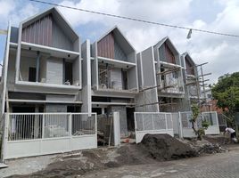 Maison 4 chambre à vendre à Tenggilis Mejoyo, East Jawa, Tenggilis Mejoyo