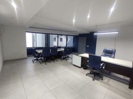 506 SqM Office for sale in Basilica of the National Vow, Quito, Quito, Quito