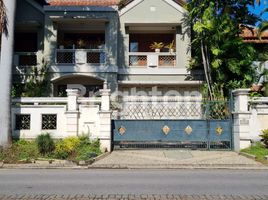 4 Kamar Rumah for sale in Lakarsantri, Surabaya, Lakarsantri