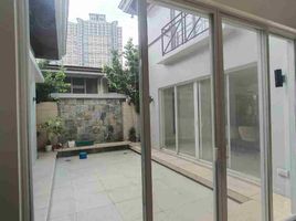 5 Bedroom Villa for rent in Ayala MRT-3, Makati City, Makati City