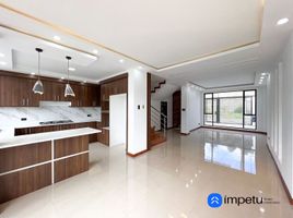 4 Habitación Casa en venta en Loja, Loja, Loja, Loja