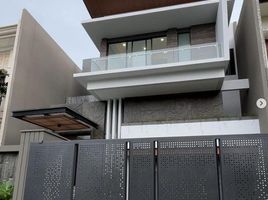 6 Bedroom House for sale in Surabaya, East Jawa, Lakarsantri, Surabaya