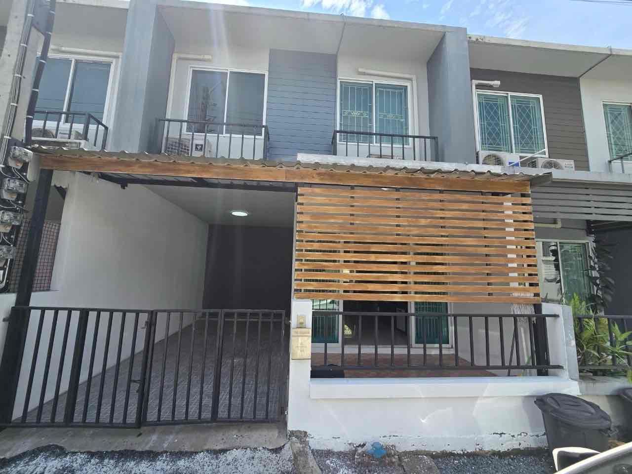 3 Bedroom Townhouse For Rent In Bang Kaeo, Samut Prakan