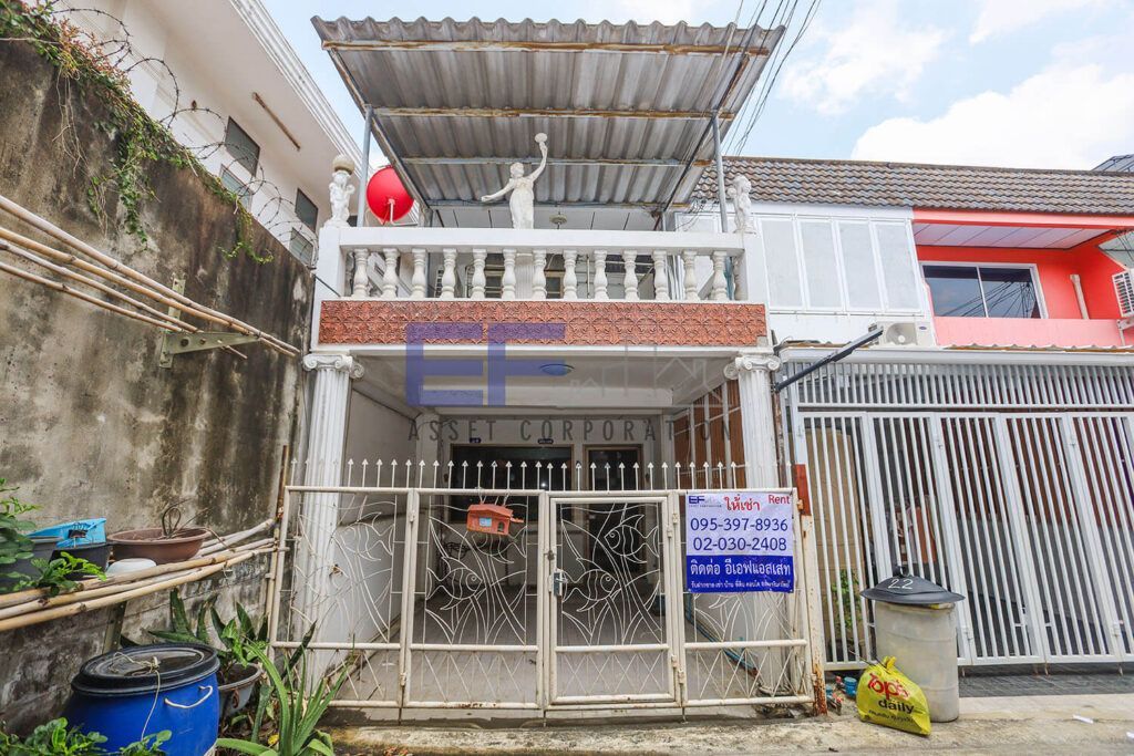 2 Bedroom Townhouse For Rent In Sam Sen Nok, Bangkok