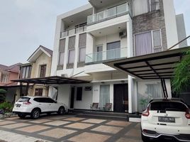 5 Bedroom Villa for sale in Cipondoh, Tangerang, Cipondoh