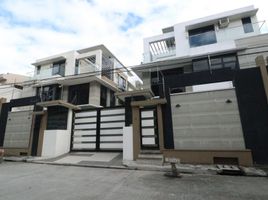 5 Bedroom Villa for sale in Gilmore LRT-2, Quezon City, Quezon City