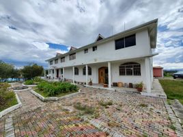  Villa for sale in Conocoto, Quito, Conocoto