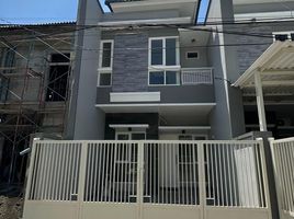 4 Bedroom House for sale in Dukuhpakis, Surabaya, Dukuhpakis