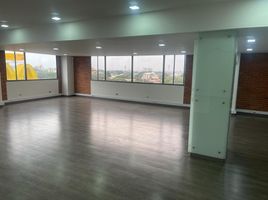 112 SqM Office for rent in River View Park, Cali, Yumbo