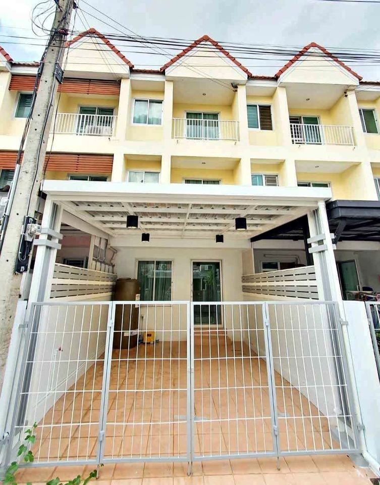 3 Bedroom Townhouse For Rent In Khu Khot, Pathum Thani