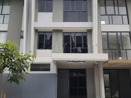 3 Bedroom House for sale in Wiyung, Surabaya, Wiyung