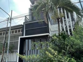 4 Bedroom House for sale in Dukuhpakis, Surabaya, Dukuhpakis